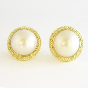 13 millimeters Mabe Pearl Earrings in Yellow Gold
