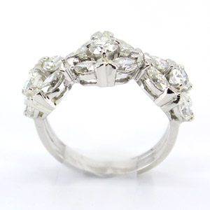 Platinum Ring with 3 Round Diamonds .84 Carat Color G Clarity SI-1