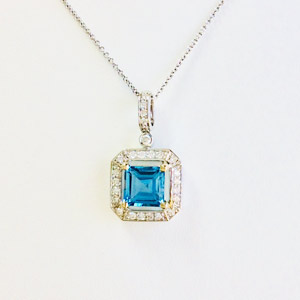 18K white gold necklace with 3.27 carat Blue Topaz