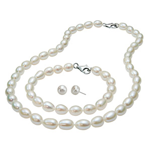 Freshwater Pearl Set: Necklace, Bracelet & Earrings