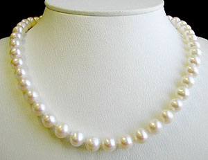 Pearl Necklace With 7.5 mm Japanese Akoya Pearls