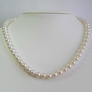 9 mm Pearl Necklace 18 inches Length 14K Yellow Gold Clasp