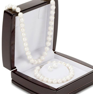 Set of 9 mm White Pearl Necklace, Earrings & Bracelet
