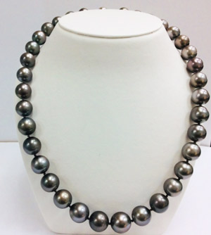 Stunning Natural Tahitian Pearl Necklace 19 Inches
