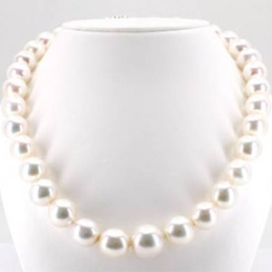 10 - 9.5 mm. White Fresh Water Pearl Necklace