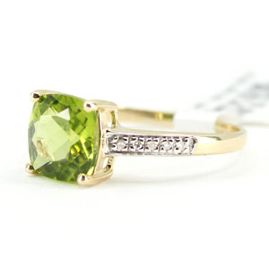 Natural Green Peridot Ring 14 K Yellow Gold